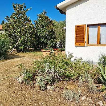Charming House In + Garden Holiday home