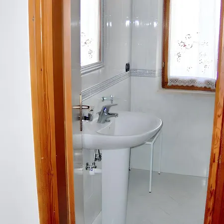 Charming House In + Garden * Lacona