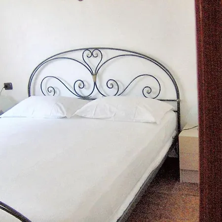 Charming House In + Garden Lacona